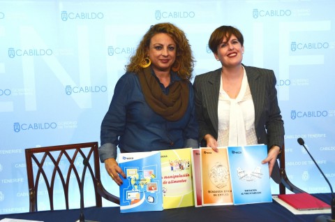 Cristina Valido, Vicepresidenta y Consejera del Cabildo y Goretti Almeida subdirectora de Producción e Intervención Educativa