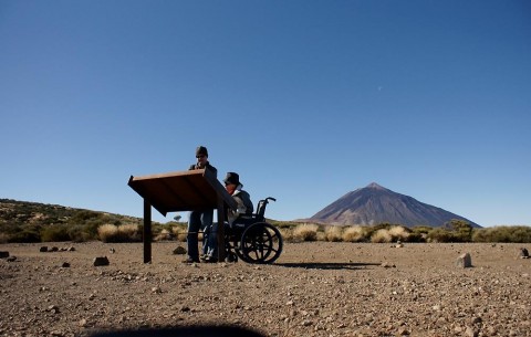 Personas con discapacidad realizando turismo en el Teide