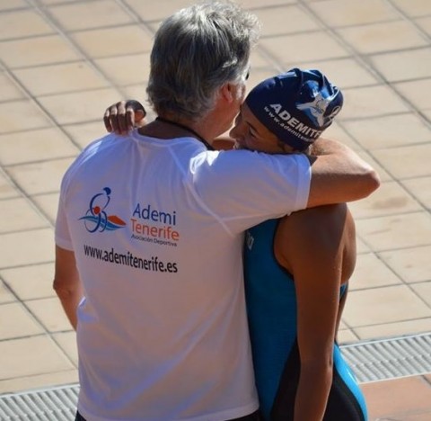 Michelle Alonso y el entrenador del ADEMI Tenerife