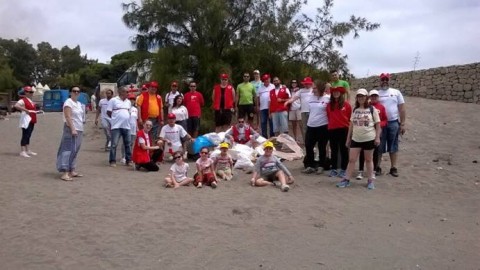 El grupo de participantes y voluntarios de Cruz Roja