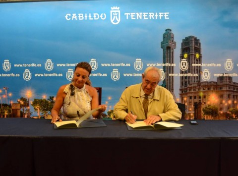 La Consejera Insular del Cabildo, Cristina Valido, y el presidente de Cermi en Canarias, Francisco Javier Bencomo