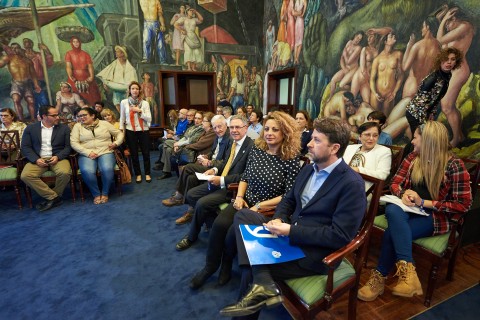 El Presidente del Cabildo, Don Carlos Alonso y la Vicepresidenta Segunda Cristina Valido en un momento del encuentro con las Entidades de Voluntariado