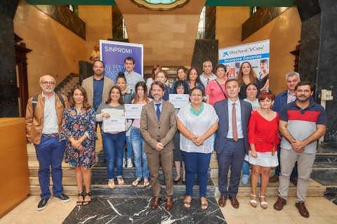 Foto de familia de entrega de los diplomas Incorpora