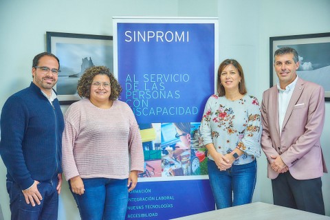 Foto de familia de la firma del convenio con CIEC