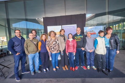 Foto de familia de la II edición del taller de Pintura al Agua de SINPROMI