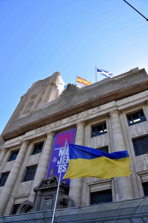 Bandera de Ucrania en el Cabildo de Tenerife