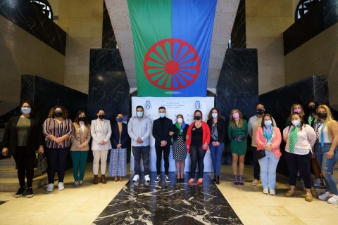 Conmemoración del Día Internacional del Pueblo Gitano en el Cabildo de Tenerife