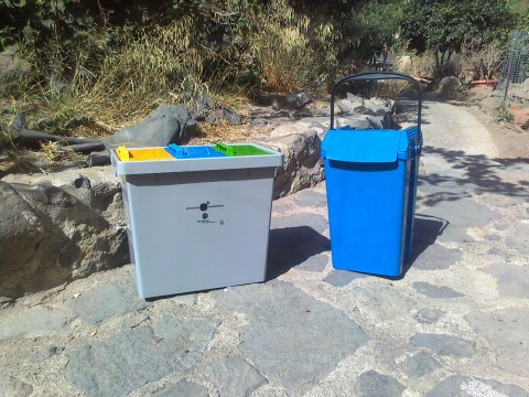 Contenedores de reciclaje de la Asociación Círculo Waldorf Valle de Güímar