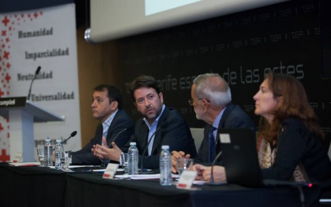 El presidente del Cabildo de Teberife Carlos Alonso, el alcalde de Santa Cruz de Tenerife, José Manuel Bermúdez; el presidente autonómico de Cruz Roja en Canarias, Gerardo Mesa y la directora nacional Plan Empleo de Cruz Roja Española, Maika Sánchez.