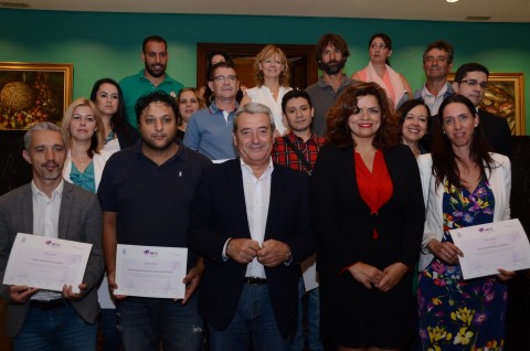 El vicepresidente primero de la Corporación insular, Aurelio Abreu junto con los representantes de las asociaciones adheridas al proyecto