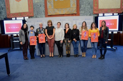 Foto de familia de la presentación de la Agenda de Igualdad Tenerife Violeta