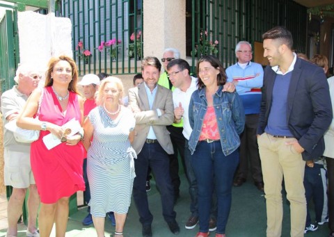 El presidente del Cabildo de Tenerife, Carlos Alonso, y la vicepresidenta y consejera de Acción Social y Gobierno Abierto, Cristina Valido, visitaron la Asociación de Mayores Pico Cho Canino, de Finca España