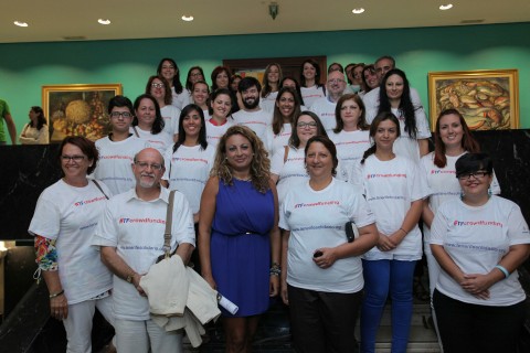 Foto de la Consejera Dña. Cristina Valido con las Asociaciones que lanzan su campaña