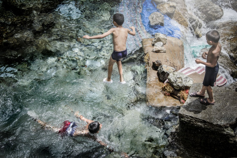 Como peces en el agua, imagen ganadora del IV Concurso de Fotografía Los derechos de la infancia