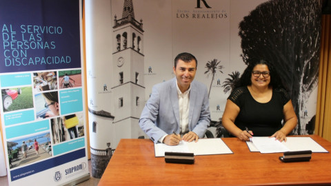 Firma del convenio de colaboración entre Sinpromi y el Ayuntamiento de Los Realejos. 