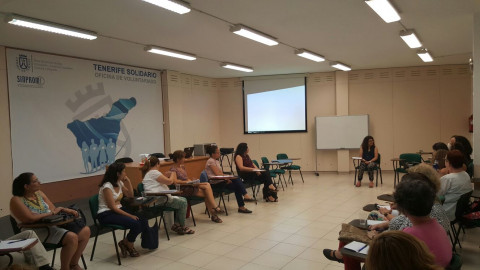 Uno de los talleres impartidos en la Escuela de Voluntariado del Programa Tenerife Solidario