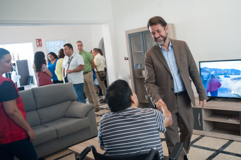 Visita del Presidente del cabildo al piso de personas convalecientes