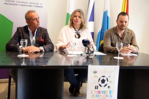 La decana del Colegio de Psicología de Santa Cruz de Tenerife, Carmen Linares en la presentación del I Torneo de Campeones