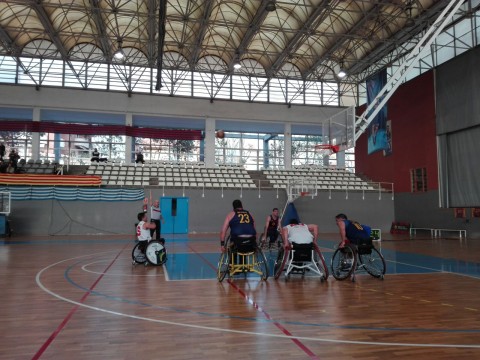 Un momento del encuentro entre los 2 clubes