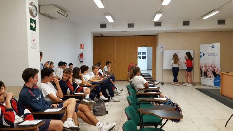 El alumnado del Colegio Hispano Inglés realizando una actividad