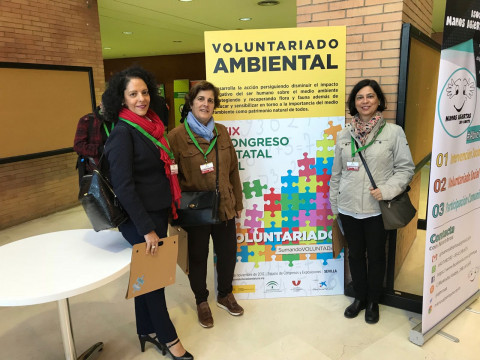 La Directora Insular de Voluntariado y Promoción a la Inclusión Social, Dña. Juana de la Rosa y La Responsable del Programa Tenerife Solidario Beatriz Sicilia Afonso