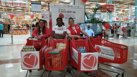 Parte del voluntariado de Tenerife que apoyó la campaña “Desayunos y Meriendas #ConCorazón”.