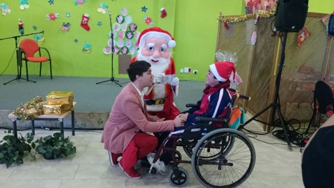 Un usuario de la Asociación Quiero Ser Como Tú, Ayúdame en una actividad de ocio