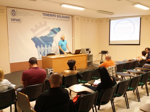 D. Jose Francisco Pérez Impartiendo el taller