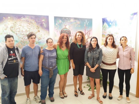 La Consejera Insular del Excmo. Cabildo Insular de Tenerife, Dña. Cristina Valido García junto con los integrantes de la Fundación En Pie en la inauguración de la exposición