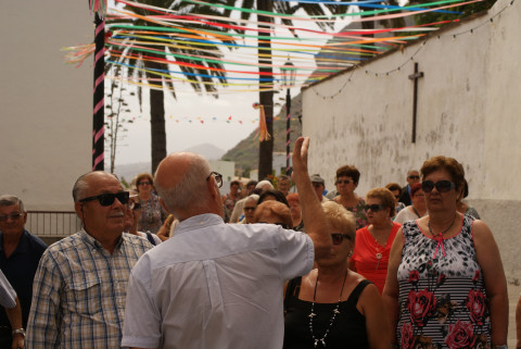 Un instante de la actividad "Nuestros Guías Los Mayores"