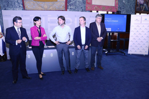 El Presidente del Cabildo, Don Carlos Alonso en un momento de la presentación