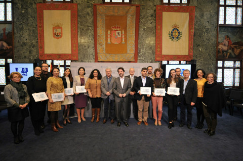 Foto de familia con autoridades y empresas