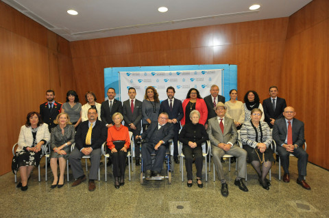 Foto de familia con premiados y homenajeados