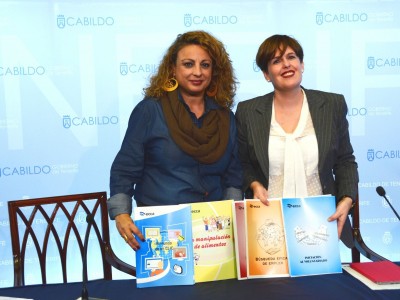 Cristina Valido, Vicepresidenta y Consejera del Cabildo y Goretti Almeida subdirectora de Producción e Intervención Educativa