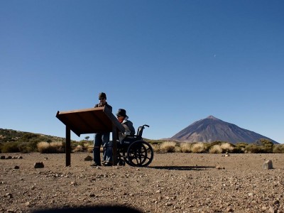 Personas con discapacidad realizando turismo en el Teide