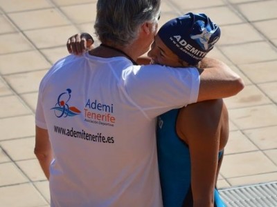 Michelle Alonso y el entrenador del ADEMI Tenerife