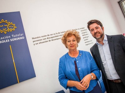 El presidente del Cabildo, Carlos Alonso y la La Fundación Tutelar Sonsoles Soriano, Georgette Bugnion