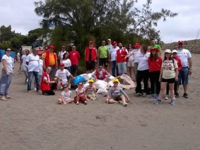 El grupo de participantes y voluntarios de Cruz Roja