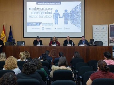 la vicepresidenta y consejera de Acción Social del Cabildo de Tenerife, Cristina Valido, durante la inauguración de la jornada sobre Empleo y Discapacidad, que acogió la Cámara de Comercio, Industria y Navegación de Santa Cruz de Tenerife.