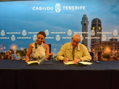 La Consejera Insular del Cabildo, Cristina Valido, y el presidente de Cermi en Canarias, Francisco Javier Bencomo