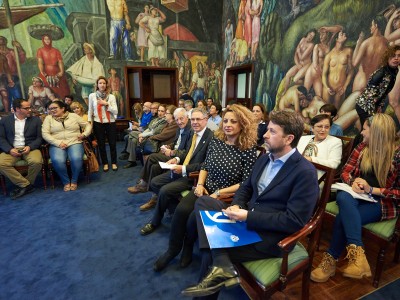 El Presidente del Cabildo, Don Carlos Alonso y la Vicepresidenta Segunda Cristina Valido en un momento del encuentro con las Entidades de Voluntariado