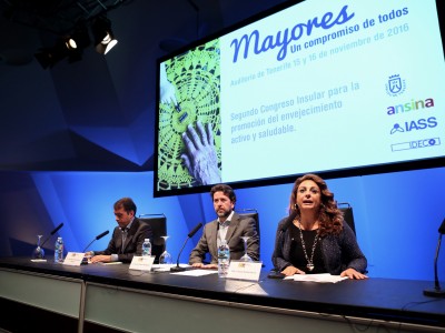 El presidente del Cabildo, Carlos Alonso, La  consejera insular y vicepresidenta del Cabildo Cristina Valido y el Alcalde de Santa Ccruz de Tenerife José Bermúdez, en la inauguración del Congreso