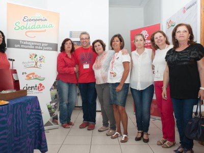 La directora insular de Voluntariado, Juana de la Rosa junto con representantes de Cáritas, del Programa Tenerife Solidario y diversas entidades