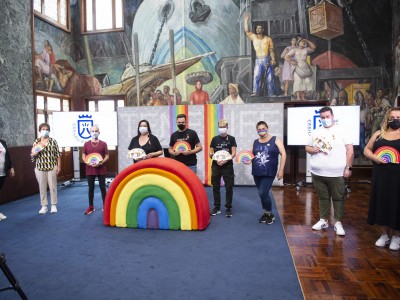 Acto de conmemoración y lectura de manifiesto celebrado en la institución insular con motivo del Día Internacional del Orgullo LGBTIQ+