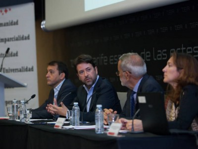 El presidente del Cabildo de Teberife Carlos Alonso, el alcalde de Santa Cruz de Tenerife, José Manuel Bermúdez; el presidente autonómico de Cruz Roja en Canarias, Gerardo Mesa y la directora nacional Plan Empleo de Cruz Roja Española, Maika Sánchez.