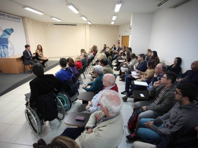 Diversos participantes en el aniversario de la Asociación de Mayores Virgen de las Mercedes de Rojas
