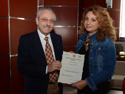 La vicepresidenta y consejera de Acción Social, Cristina Valido y Juan Pedro Jiménez, en representación de la Asociación Operación Sonrisa en Tenerife