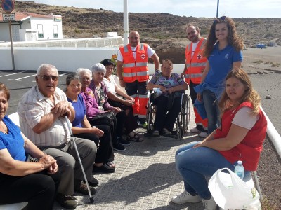 Algunos de los beneficiarios del proyecto, junto a personal de ANSINA y Cruz Roja