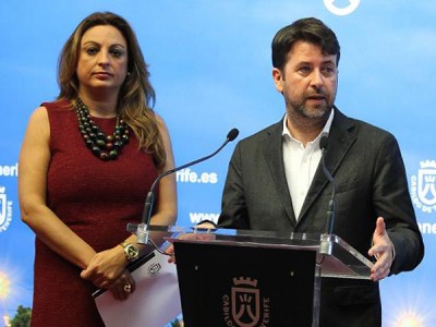 El presidente del Cabildo, Carlos Alonso y La vicepresidenta y consejera de Acción Social, Cristina Valido