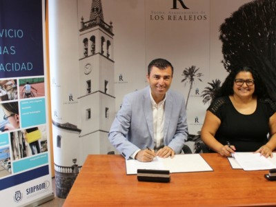 Firma del convenio de colaboración entre Sinpromi y el Ayuntamiento de Los Realejos. 